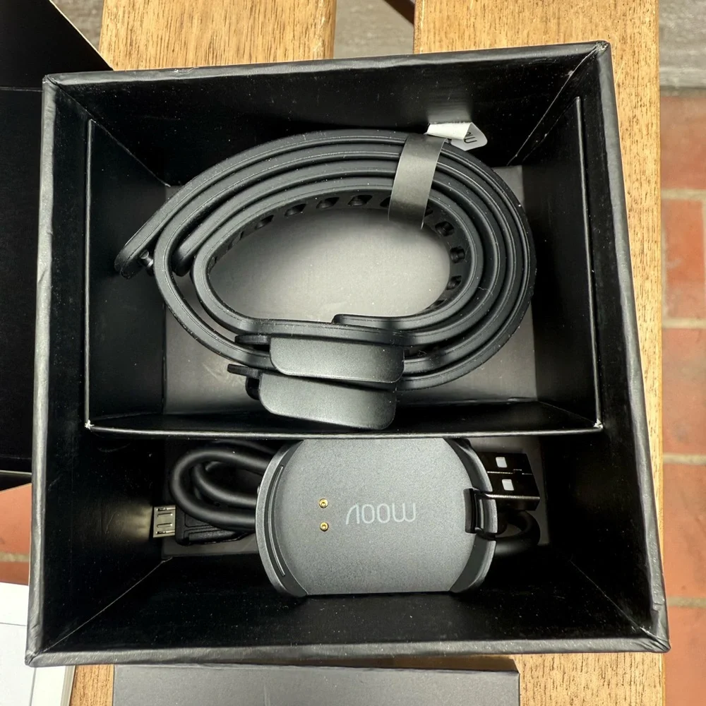 NEW IN BOX MOOV PERSONAL FITNESS TRAINER TRACKER FIRST EDITION BLACK BACKER NIB